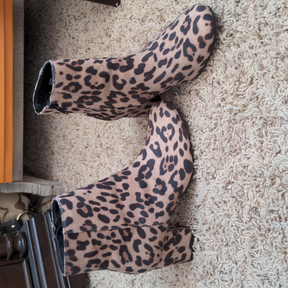 Perfect leopard boots!